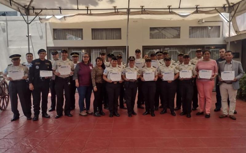 Capacitan a policías sobre Derechos Humanos en Niños y Adolescentes con Familia Privada de Libertad