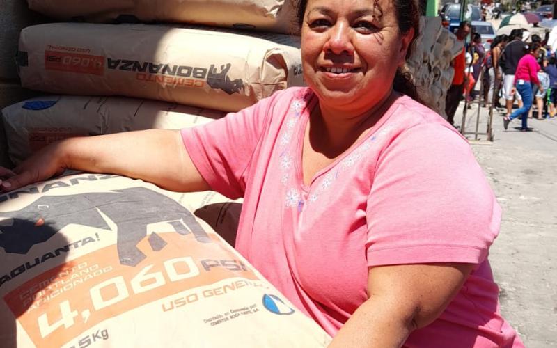 Fodes entrega materiales de construcción en zona 18