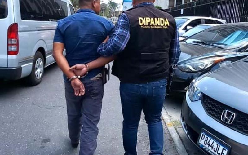Aprehenden a dos personas en Antigua Guatemala y en la ciudad capital