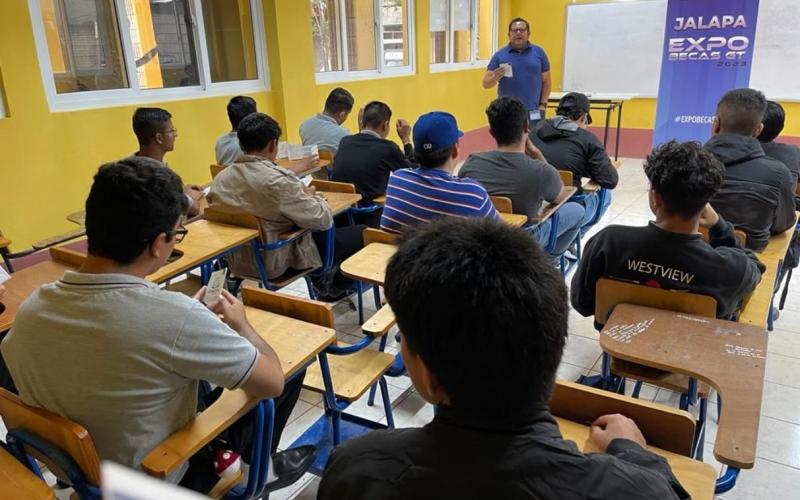 Primera EXPO BECAS 2023 genera gran afluencia en los departamentos