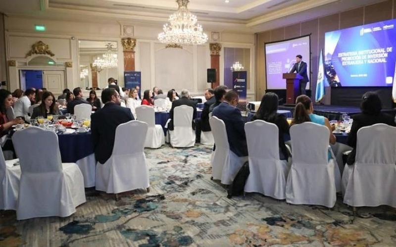 El Ministro de Economía Dr.  Janio Rosales presidió el evento . 