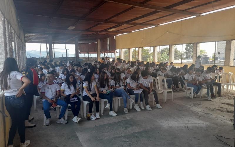Educación ambiental con énfasis en cambio climático llega a estudiantes de Santa Rosa