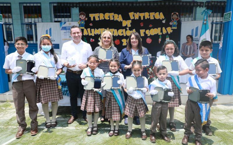 Ministerio de Educación entrega Tecnología en el Aula