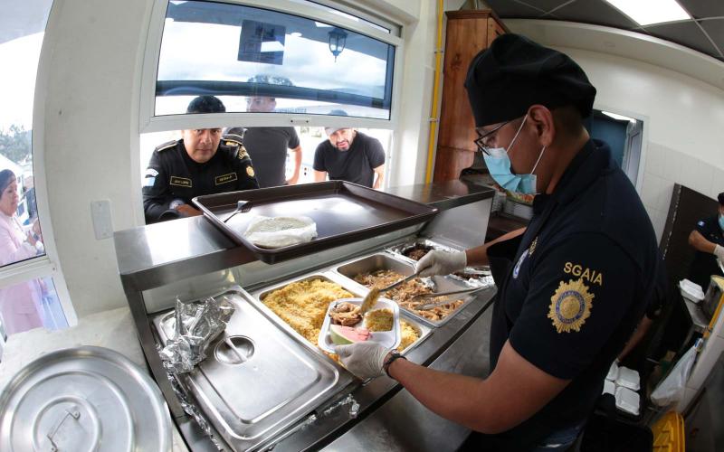 Nuevos comedores mejoran la economía de los policías