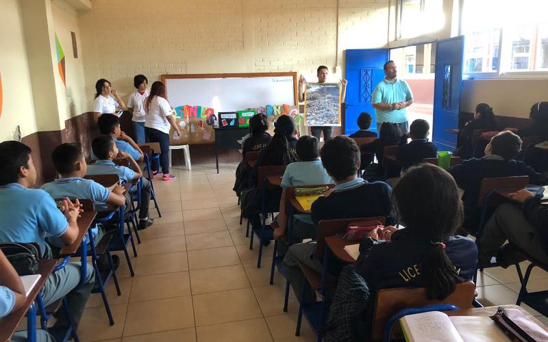 Escolares de Jalapa aprenden a clasificar y separar desechos con el Reglamento 164-2021