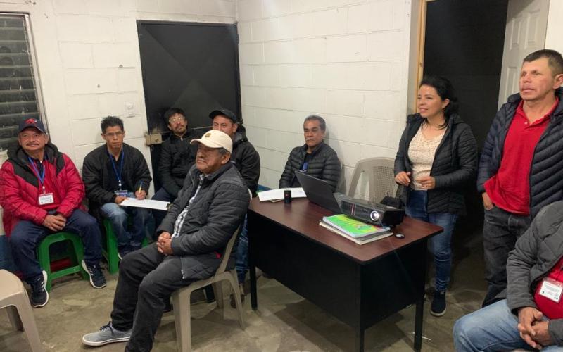 Comunitarios de Esquipulas Palo Gordo aprenden sobre cambio climático y buenas prácticas ambientales