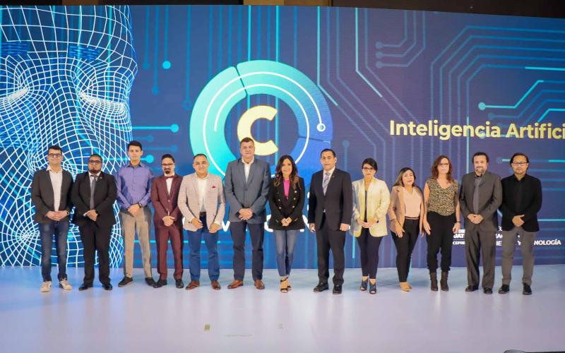 Guatemaltecos experimentan con inteligencia artificial en Converciencia 2023  