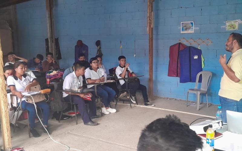 Estudiantes de Jalapa aprenden sobre el cuidado de los bosques