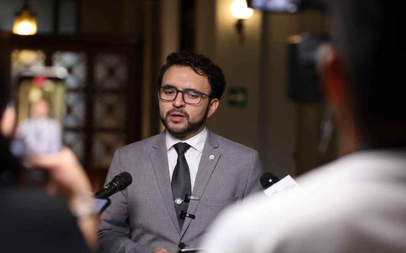 Secretario de Comunicación Social, brinda declaraciones 