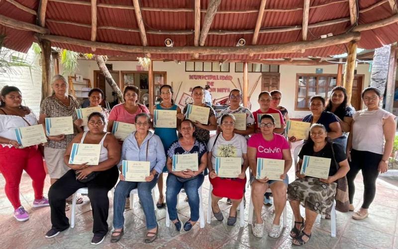 Emprendedores reciben reconocimiento por taller sobre fortalecimiento al emprendimiento local