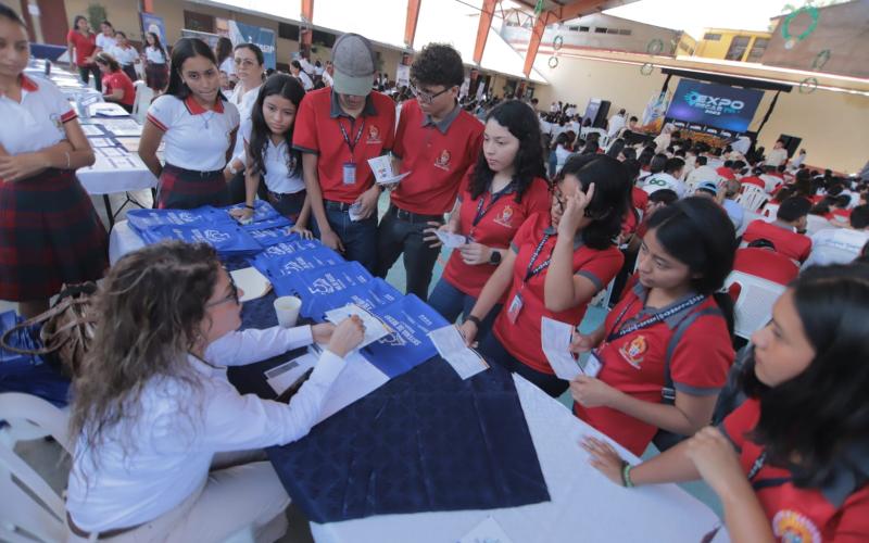 Expo Becas Tour busca acercar la oferta educativa a los interesados.