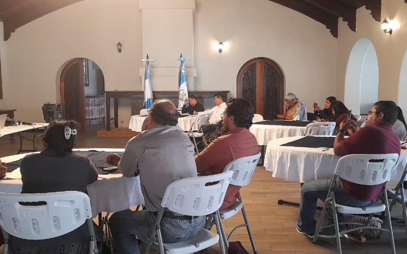 Emprendedores de Sololá reciben capacitación sobre licencias y registros sanitarios