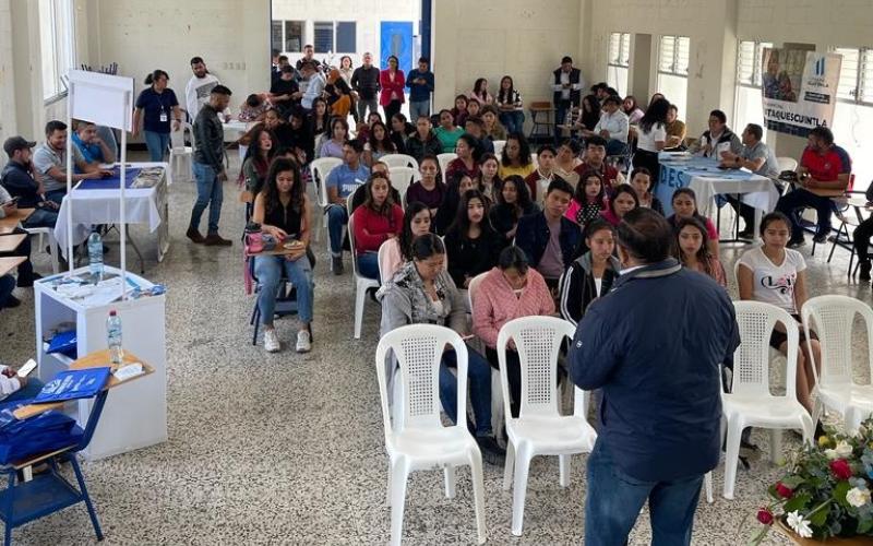 Expo Becas Tour 2023 en Mataquescuintla
