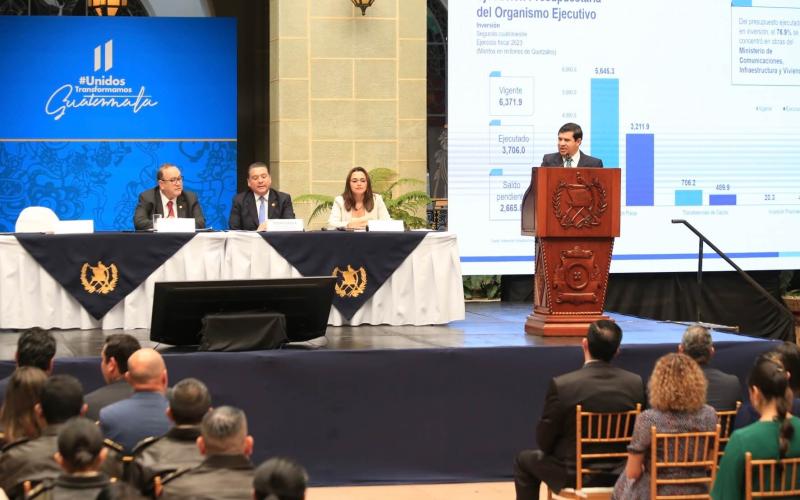 Ministro de Finanzas Edwin Martínez, presenta informe 