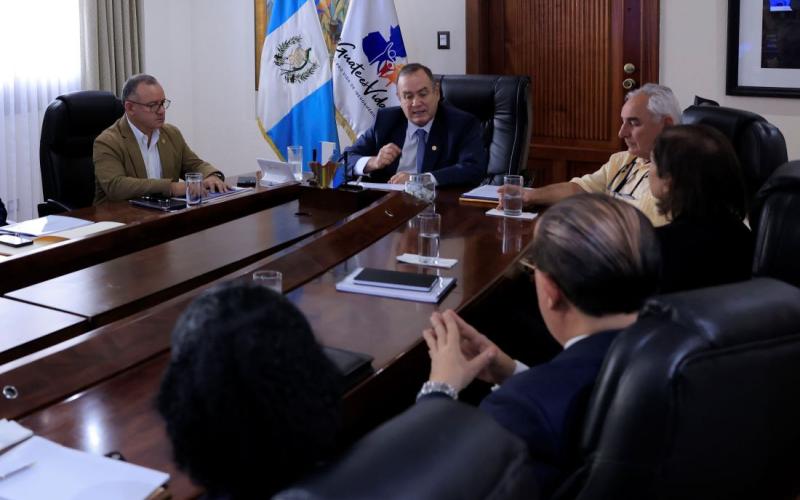Presidente Alejandro Giammattei se reunión con representantes de OEA