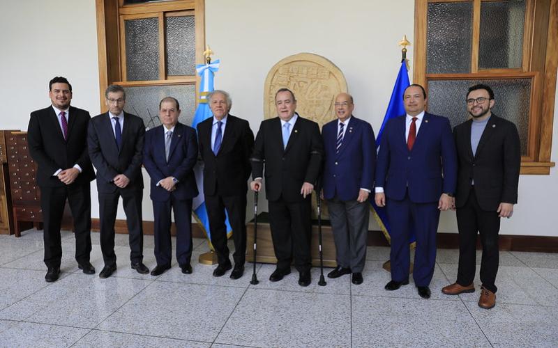 Presidente luego de la reunión con representantes de la OEA