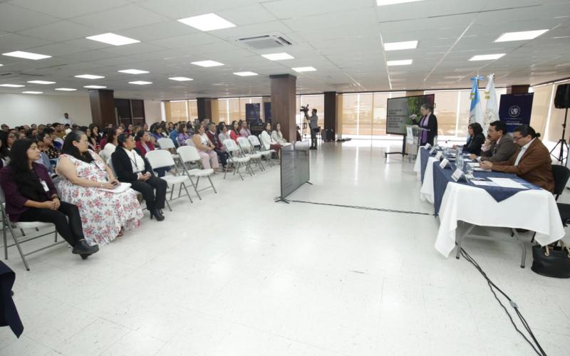 Conferencia de prensa en el Ministerio de Finanzas Públicas