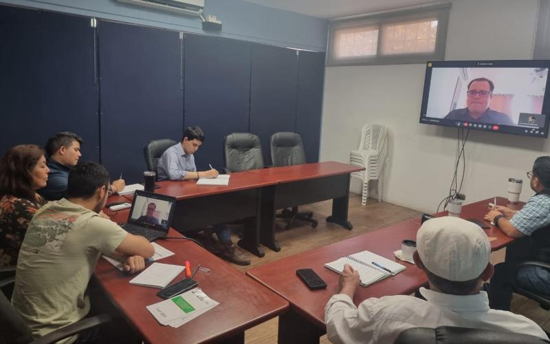 Técnicos del MAGA capacitados en feromonas y atrayentes agrícolas
