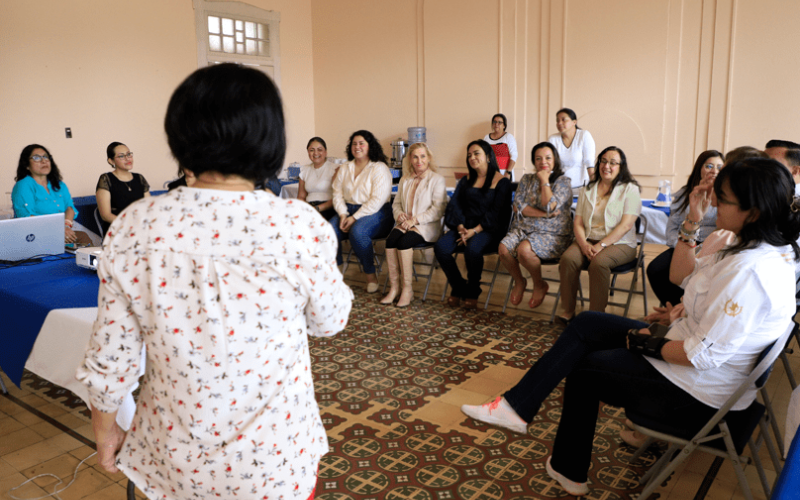 La Unidad de Género, Multiculturalidad y Personas con Discapacidad es el órgano responsable dentro del Ministerio de Ambiente y Recursos Naturales, en velar por la igualdad y equidad entre hombres y mujeres, los procesos de inclusión de personas con discapacidad y pueblos indígenas.   En las instalaciones del MARN se llevó a cabo la primera reunión ordinaria del Comité de Género, Multiculturalidad y personas con Discapacidad, el cual está conformado por un grupo técnico que brinda seguimiento al cumplimient