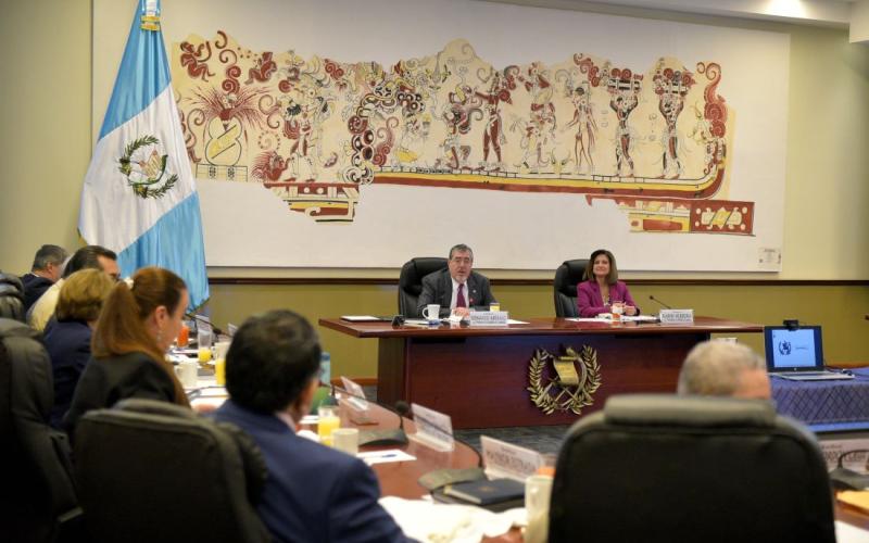 Presidente Bernardo Arévalo y Karin Herrera lideran gabinete de ministros