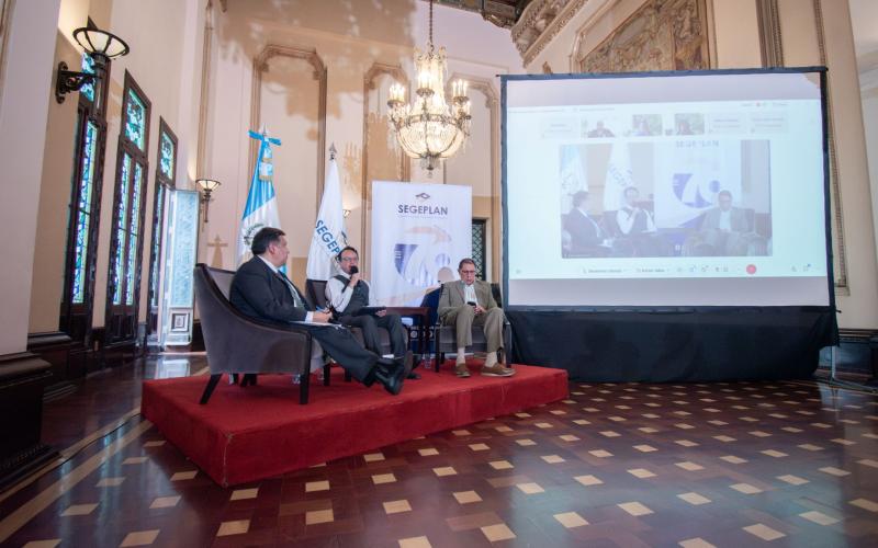 Diálogo sobre procesos de seguimiento y evaluación. 