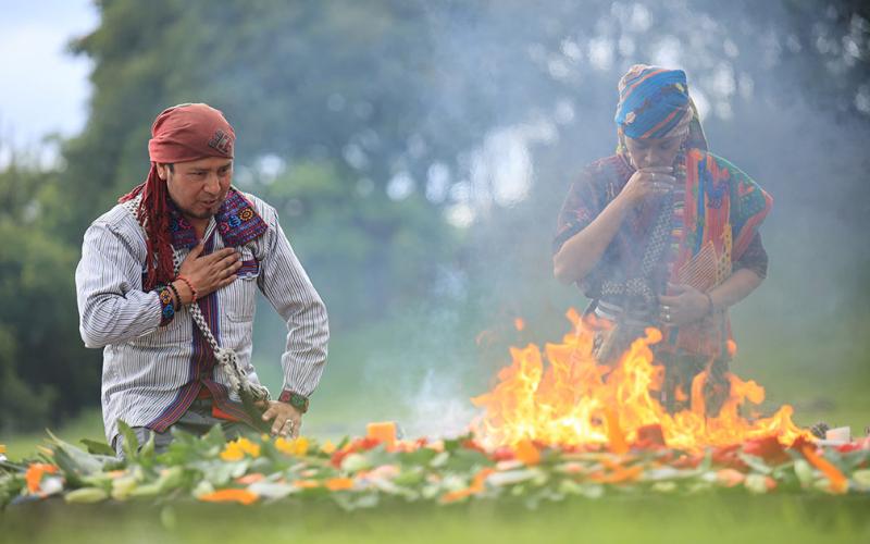 Con ceremonia maya agradecen existencia el maíz