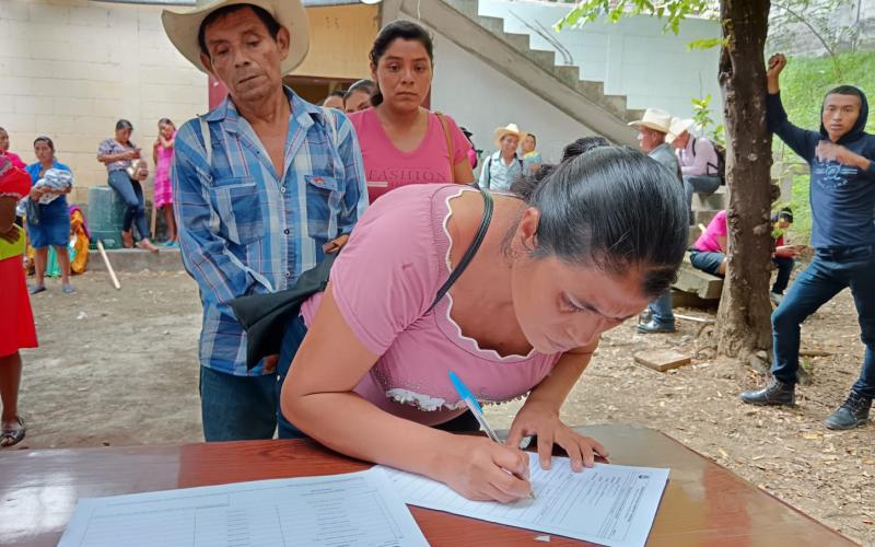 Entregan herramientas de cuidados agrícolas