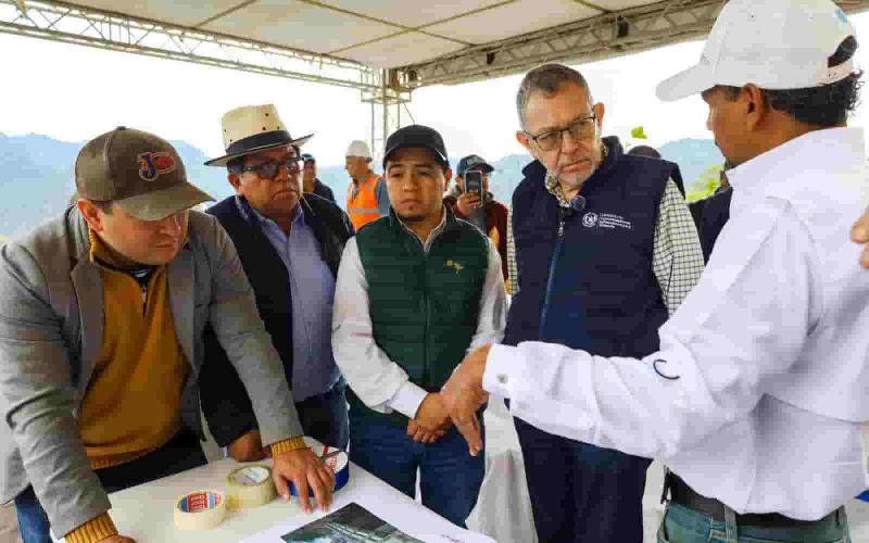 El ministro de Comunicaciones, Infraestructura y Vivienda, participó en la ceremonia de inauguración del mejoramiento de la Ruta Nacional 12 Sur en San Marcos. La finalización de este proyecto beneficia de forma directa a alrededor de 198,146 personas en la región. 