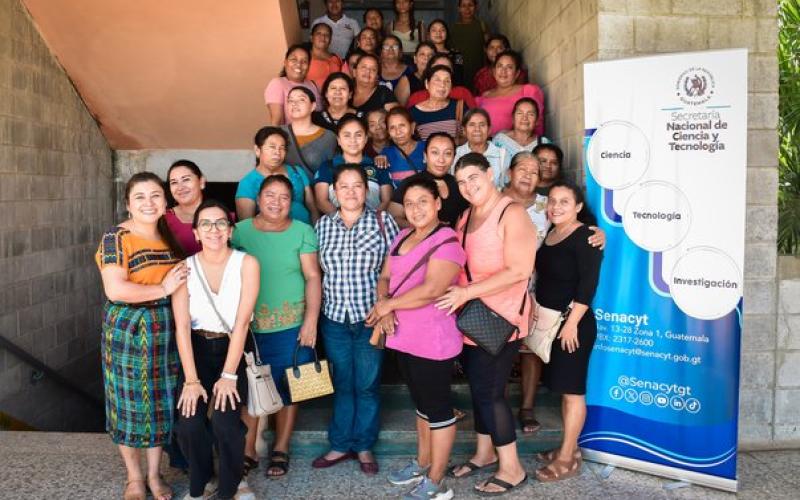 Senacyt capacita a 47 mujeres en alfabetización digital en Chiquimula 