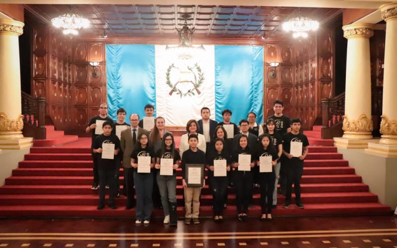 Guatemala se prepara para las Olimpiadas Internacionales de Matemática con la juramentación de la Selección Nacional