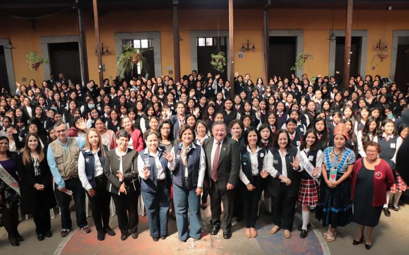 Inspiran a estudiantes en Quetzaltenango a emprender carreras científicas 