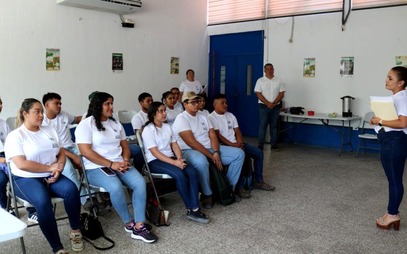 Jóvenes de los municipios de Petén culminan su Servicio Cívico