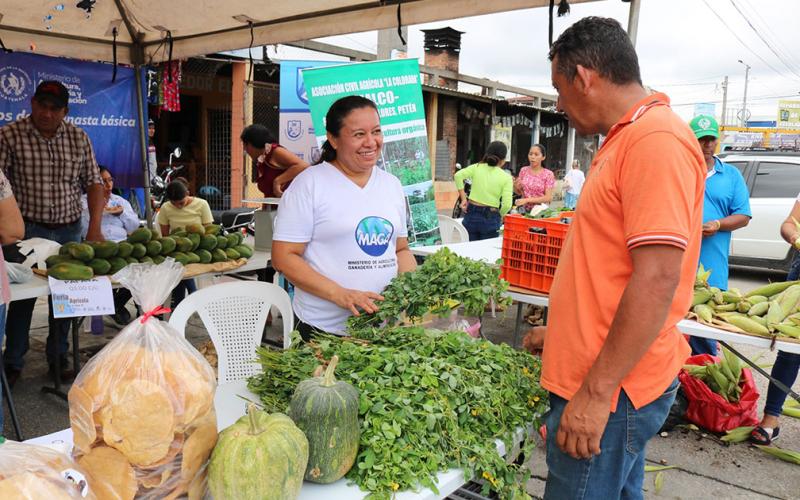 Otra exitosa Feria del Agricultor en Flores, Petén