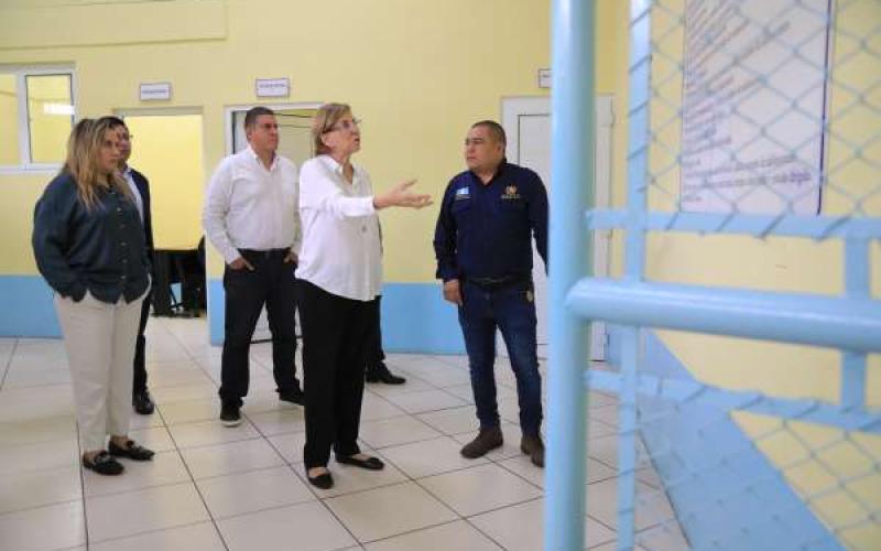 La Comisión del Menor y la Familia, representada por la diputada Lucrecia de Palomo, conoció las instalaciones del CER-1.