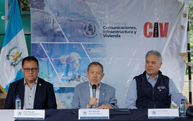 Félix Alvarado, Ministro de Comunicaciones