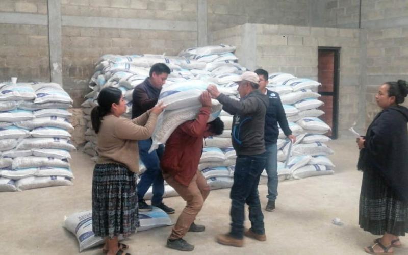 Entregan Bono Campesino en Alta Verapaz