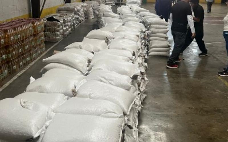 Reciben alimentos básicos para familias vulnerables de Patzicía
