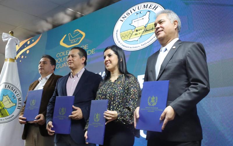 Para construir viviendas resilientes a fenómenos naturales firman alianza INSIVUMEH y el Colegio de Arquitectos de Guatemala