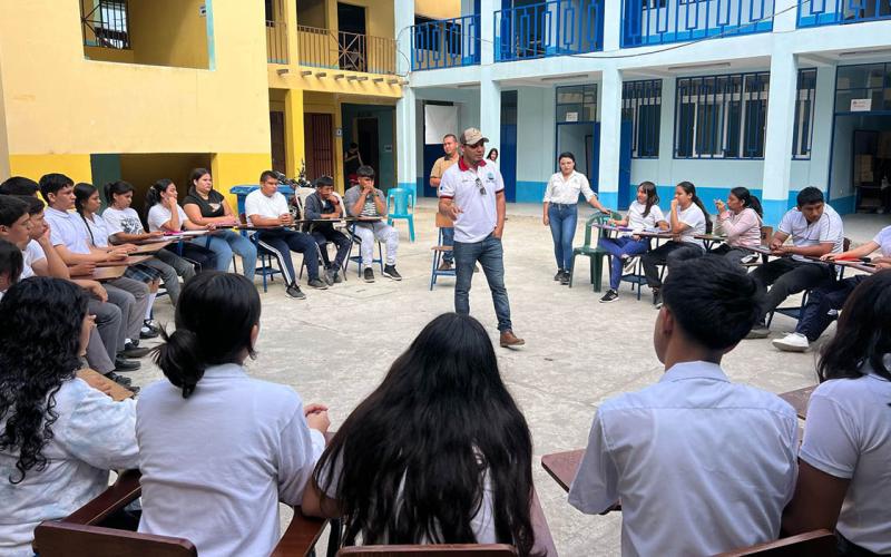 Estudiantes y docentes de El Progreso aprenden de nutrición y huertos escolares
