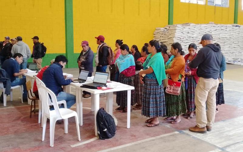 Familias agricultoras de Baja Verapaz, Chiquimula y Totonicapán reciben Bono Campesino
