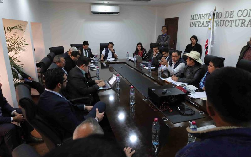 CIV instala mesa técnica para avanzar en proyectos de infraestructura en Alta Verapaz