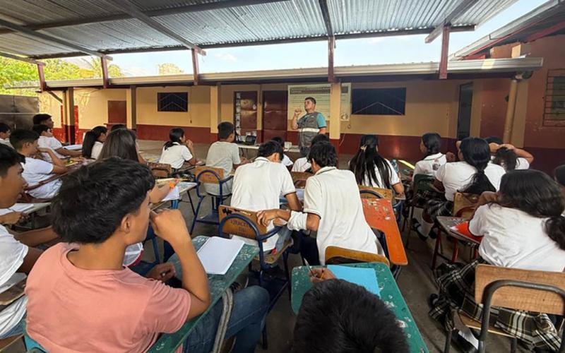 Capacitan a estudiantes de Teculután en protección y bienestar animal