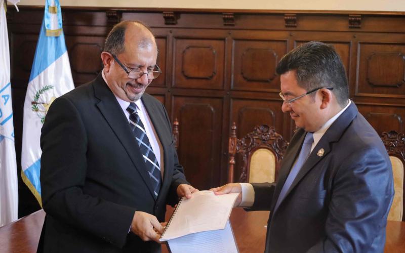 En busca de reducir la brecha de analfabetismo TGW y Conalfa firman alianza