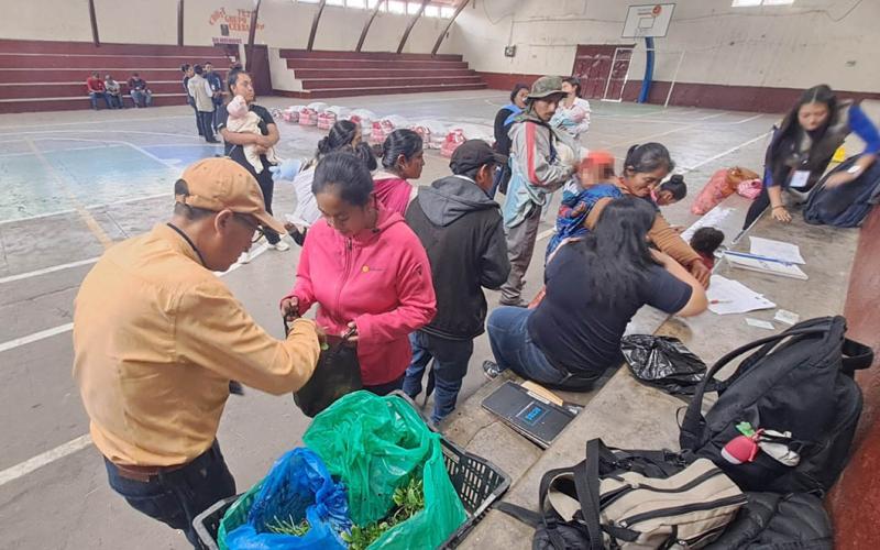 Entregan pilones de hortalizas a familias con niños con desnutrición aguda en Tejutla