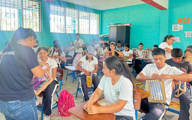 Estudiantes de El Poxté capacitados para desarrollar emprendimientos locales