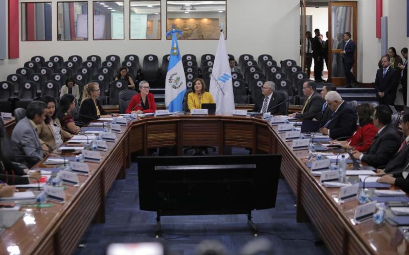 En esta Estrategia, resaltan iniciativas propias del gobierno central, entre ellas el Crédito Tob’anik, un Fondo de Crédito de Apoyo a los Pequeños y Medianos Productores Agrícolas.