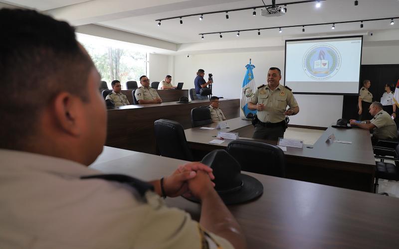 Personal de PROVIAL se capacita en temas de Derechos Humanos con apoyo del MINDEF