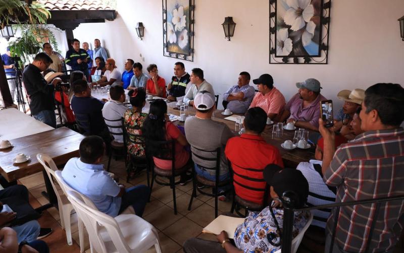 DGT resuelve dudas y brinda capacitación a transportistas de Jalapa