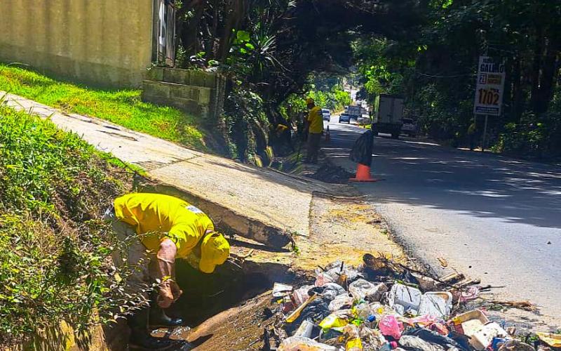 COVIAL refuerza limpieza vial en la CA-9 Norte para prevenir inundaciones