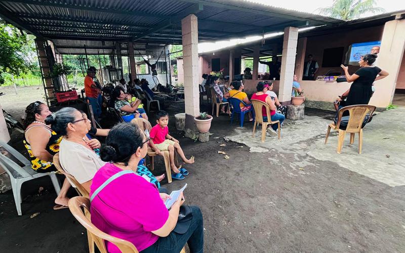 Agricultoras de Masagua capacitadas para implementar huertos comunales